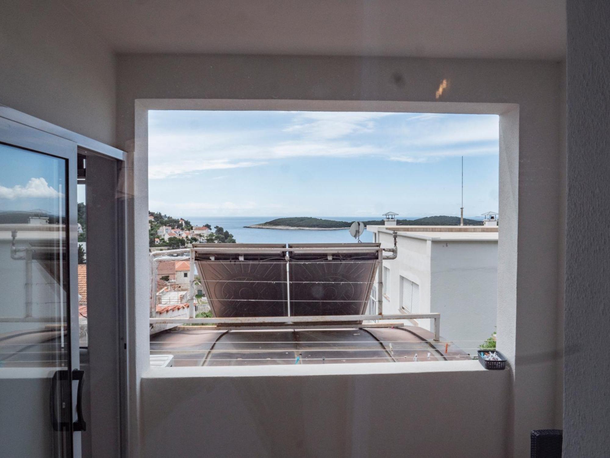 Apartment Jelka- Center Of Hvar Town Exterior photo