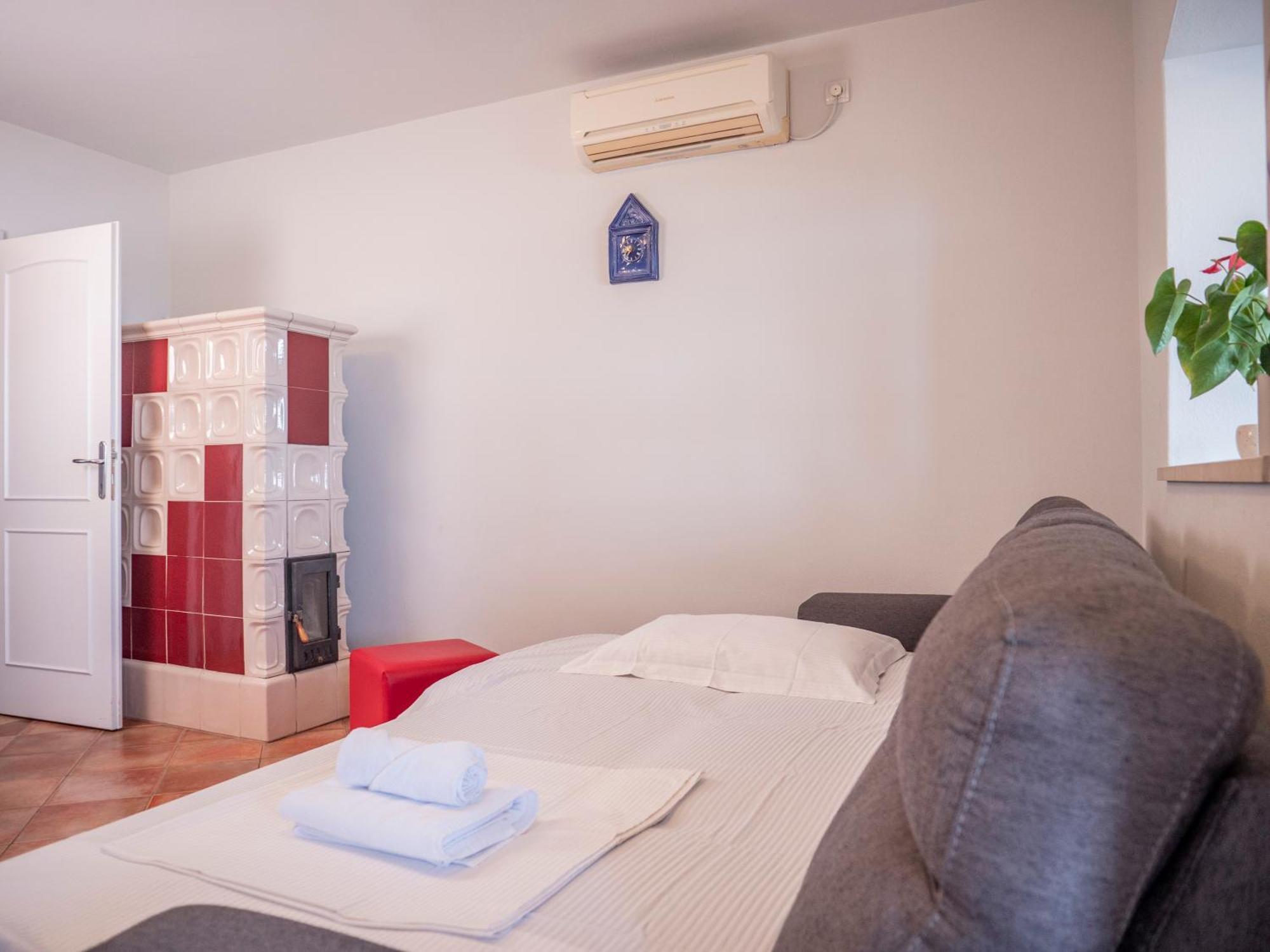 Apartment Jelka- Center Of Hvar Town Exterior photo